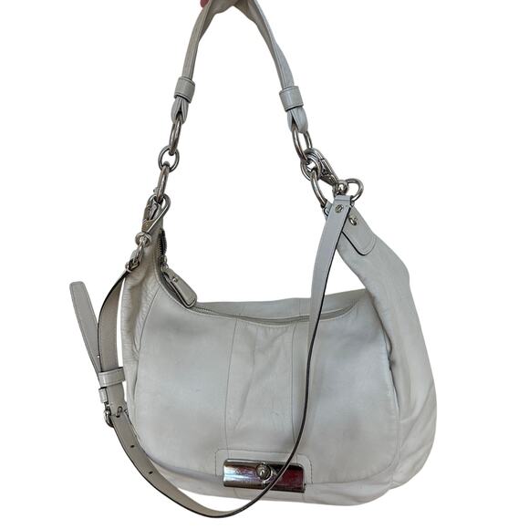 Coach White Leather Shoulder Bag with Silver Hardware Chain Detail - Picture 5 of 16